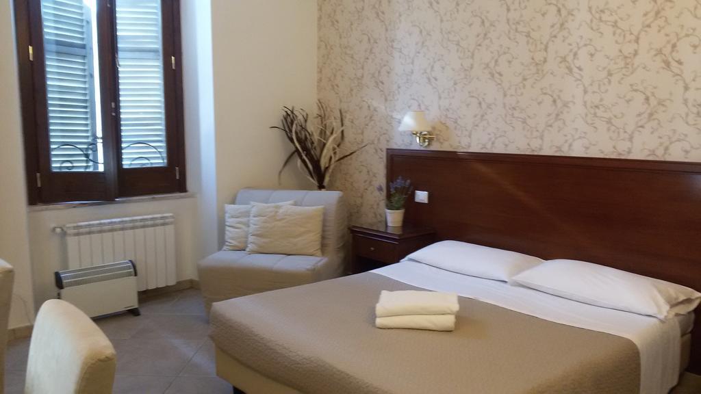 Mrs Julie Guesthouse ローマ エクステリア 写真