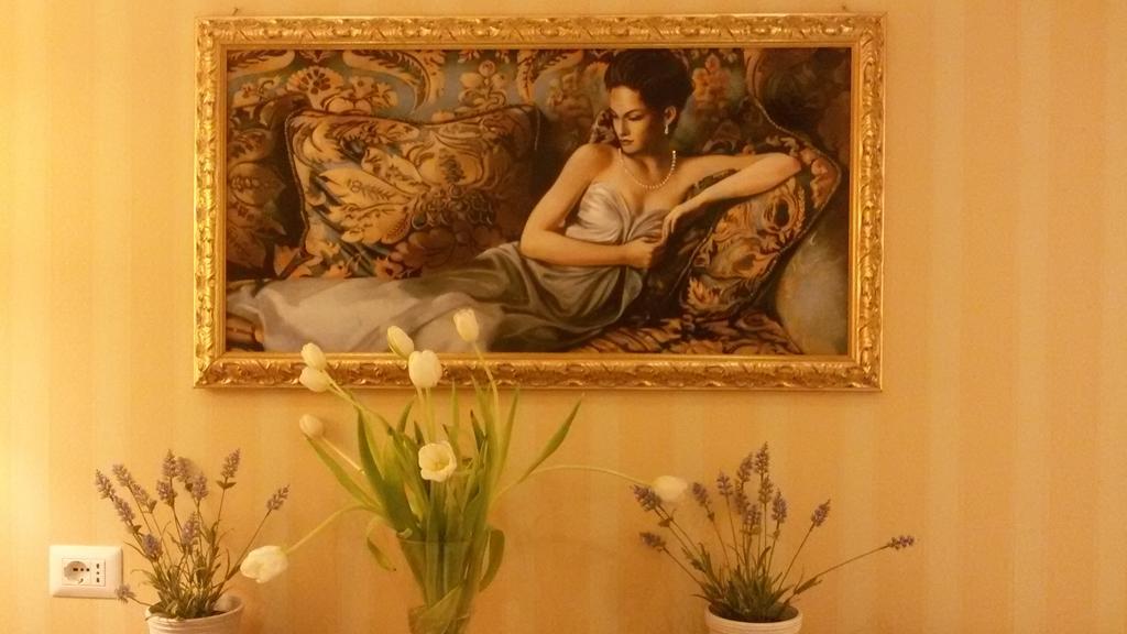 Mrs Julie Guesthouse ローマ エクステリア 写真