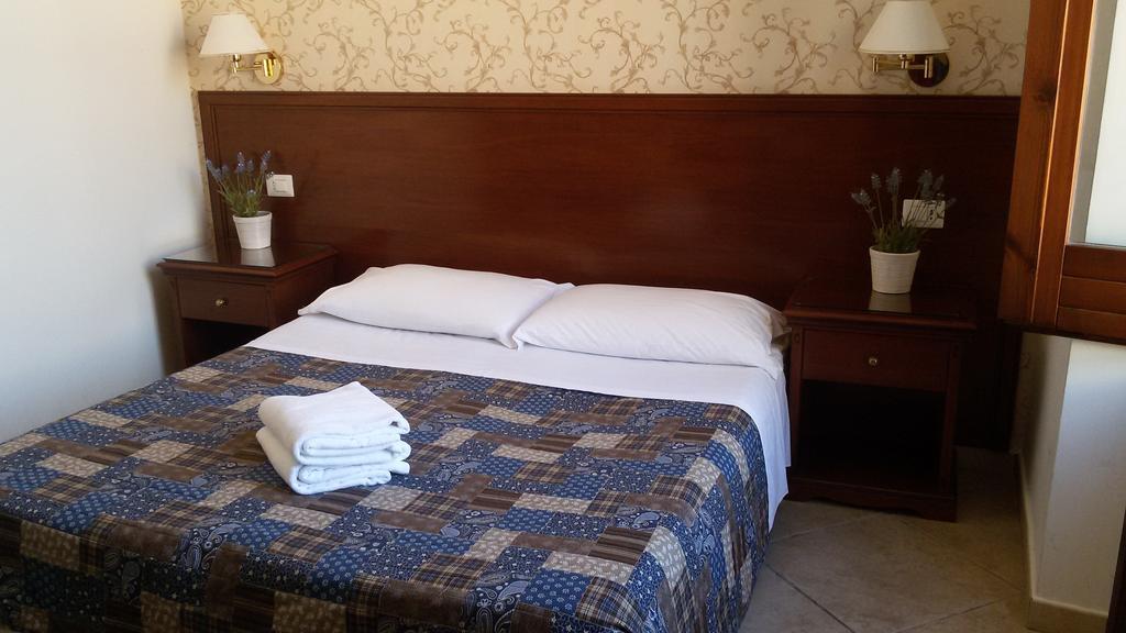 Mrs Julie Guesthouse ローマ エクステリア 写真