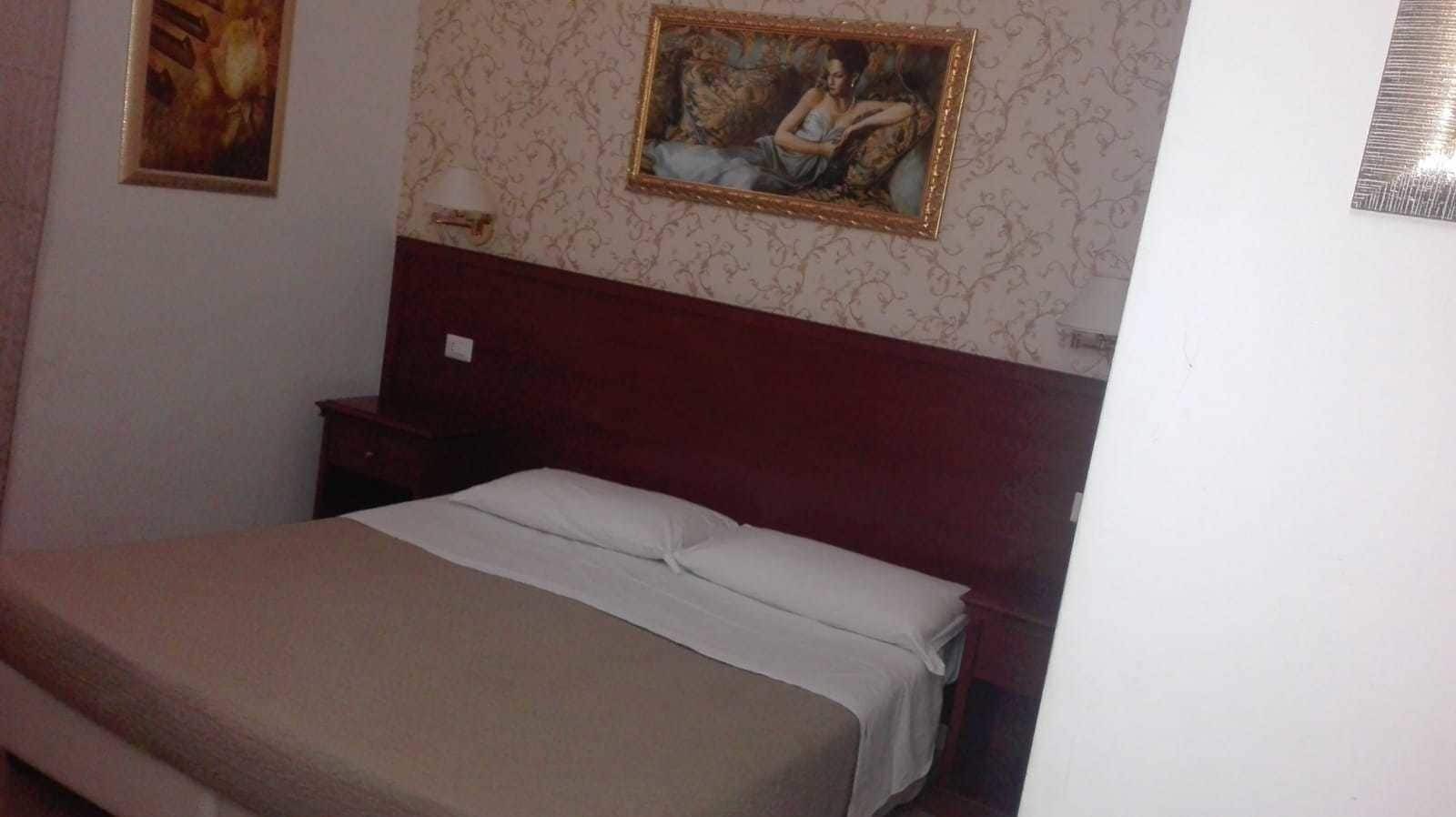 Mrs Julie Guesthouse ローマ エクステリア 写真